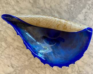 Blue glazed shell conch dish