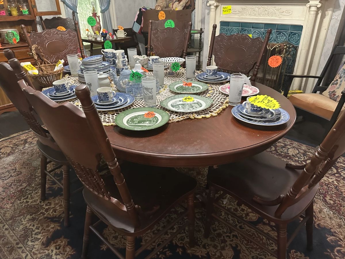 Beautiful Vintage Dining room set with six matching chairs and two Side Chairs - Dish set
