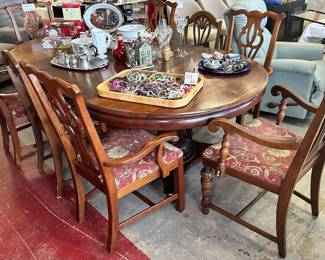 Table with 8 Chairs