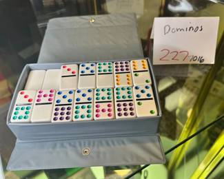 Dominos