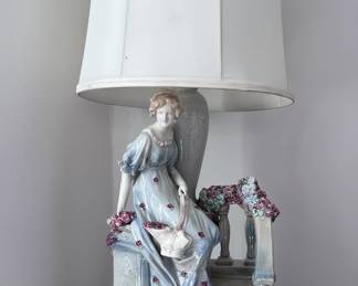 Porcelain figurine lamp