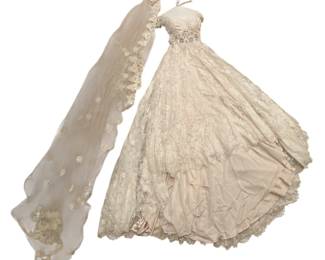 Beautiful Justin Alexander Beaded and Lace Wedding Gown with Veil