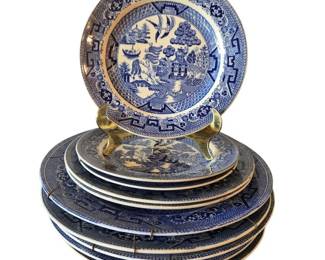 Set of 10 Blue Willow Semi China Plates