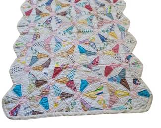 Small Scalloped Edge Quilt