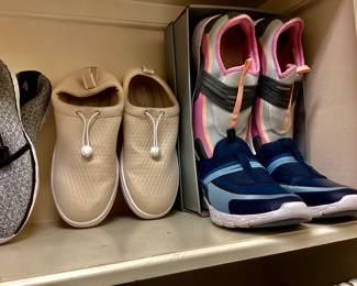 VIONIC tennis shoes 8 to 9
