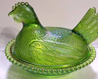 NICE GREEN CARNIVAL GLASS HEN ON NEST