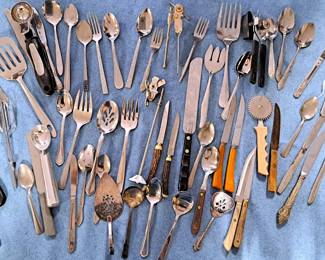 UTENSILS LOT