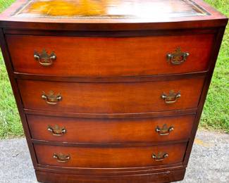 NICE BACHELOR CHEST DRESSER