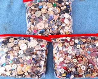 BUTTON LOT