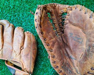 BASEBALL GLOVES 1 YOUTH 1 ADULT