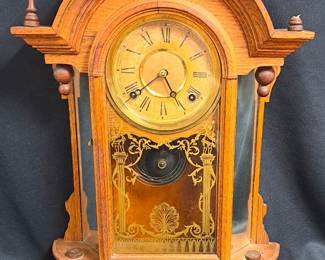 ANTIQUE MANTLE CLOCK