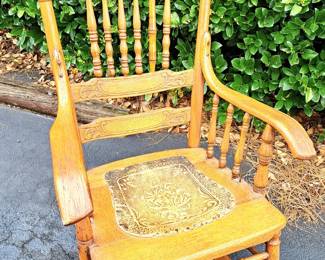 ANTIQUE ROCKING CHAIR