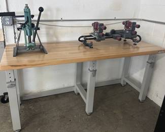 Adjustable Height Work Bench