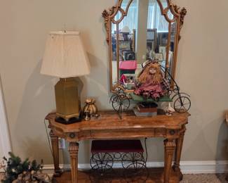 Entry table and mirror 