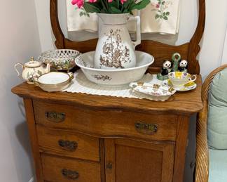 VINTAGE WASHSTAND & ROYAL IRONSTONE PITCHER AND BOWL SET