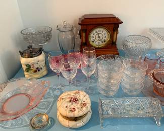 VINTAGE GLASSWARE INCLUDING WAVECREST BOX AND JAR