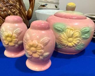 VINTAGE HULL POTTERY GREASE JAR & SALT AND PEPPER SET