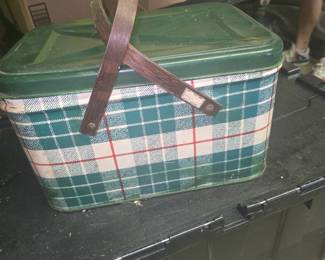 metal vintage picnic tote