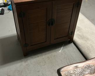 brown cabinet