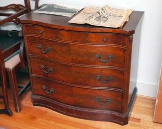 Serpentine chest