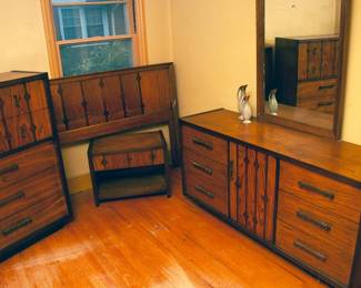Great MCM bedroom set, full and queen headboard
