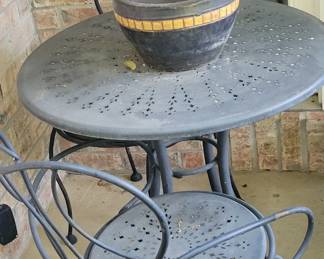 Super cute 3-piece patio set