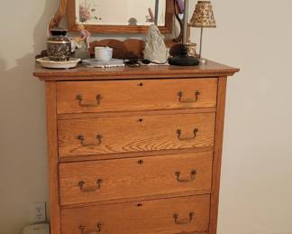 Beautiful oak dresser with mirror