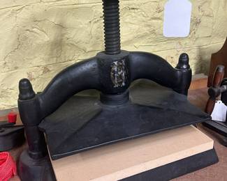 ANTIQUE VICTORIA BOOK PRESS