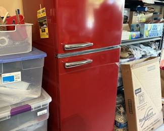 24 in. 10 cu. ft. Retro Top Freezer Refrigerator, Hot Rod Red, Frost Free, Energy Star by Galanz