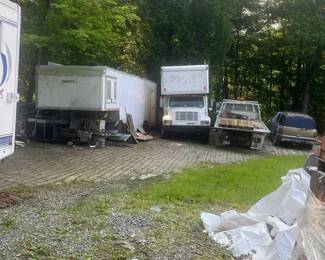 32 foot Moving van filled with merchandise. Runs and drives fine estimated value of contents over $100,000 estimated value of the truck $15,000.
Take them both 50 grand or highest offer