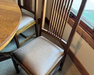 Stickley round table with 2 leaves