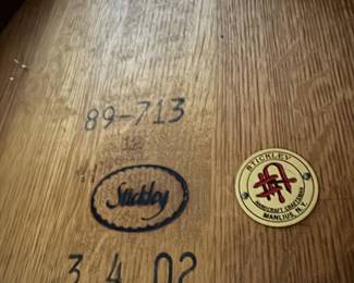 Stickley round table with 2 leaves