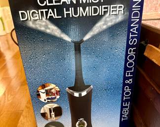 New Air Innovations Clean Mist Digital Humidifier