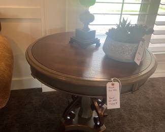 Round end table 