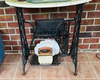 Route iron singer, sewing machine leg table