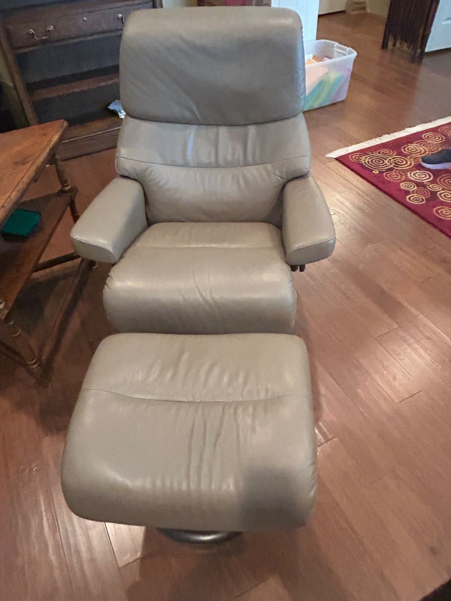 2 of these Stressless chairs with ottoman taupe color.