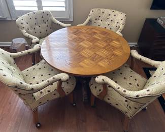 Very nice game table with 4 chairs.