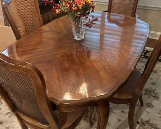 Beautiful dining room table with 2 available leaves and 6 chairs.