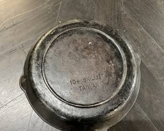 Cast Iron Skillet Made in Taiwan 10"