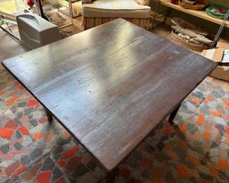First half of the 19th century, American pine coffee table with pegs