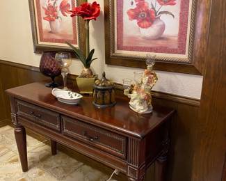 Nice classic style Cherrywood entry or sofa table with two drawers