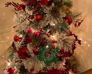 Fully decorated Christmas tree! Plug it in & you’re done!