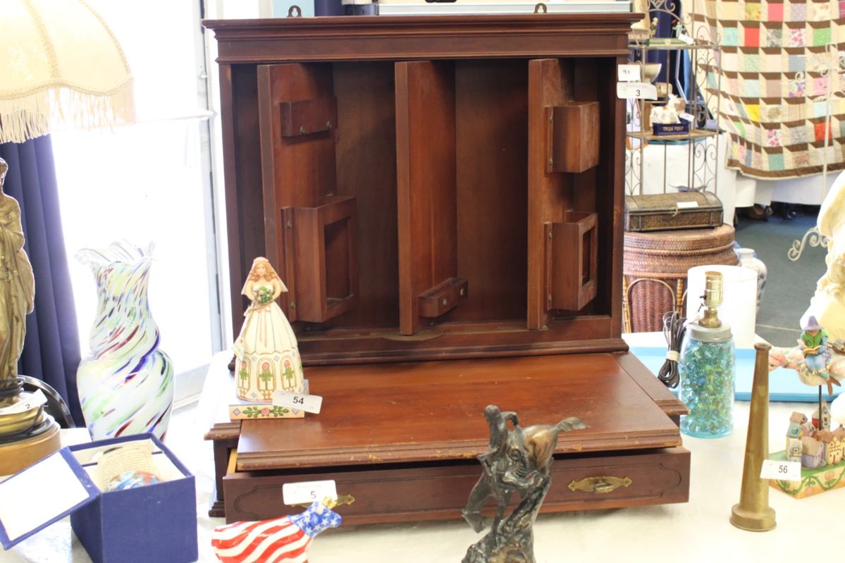 Antiques Coins Collectibles &amp; MORE + LIVE ONLINE starts on 8/3/2025