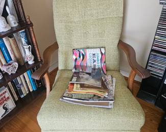 upper level.  This is a DREAM of a ready/rocking chair