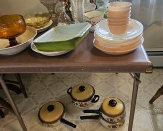 kitchen, pots in floor sold as a set