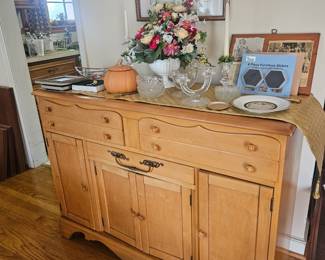 Matching maple dinette, goes with table and chairs