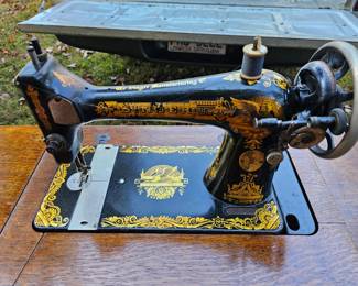 1905 Singer Sphinx Sewing Machine
