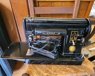 Electric SINGER Sewing Machine Model 301