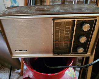 Vintage AM / FM Radio