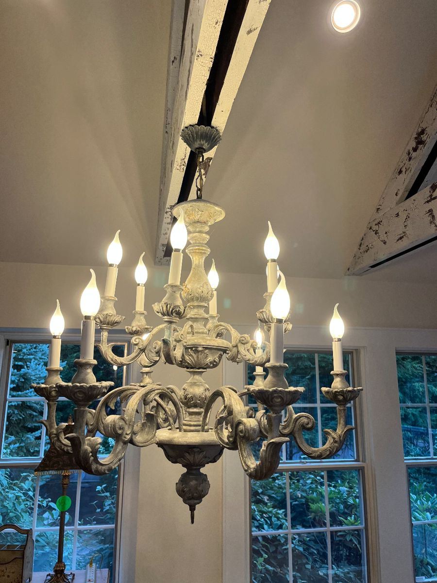 Stunning French country 2 tier chandelier 